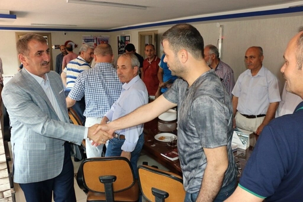 AK Parti Samsun Milletvekili Fuat Köktaş'tan bayramlaşma mesaisi - Resim 3