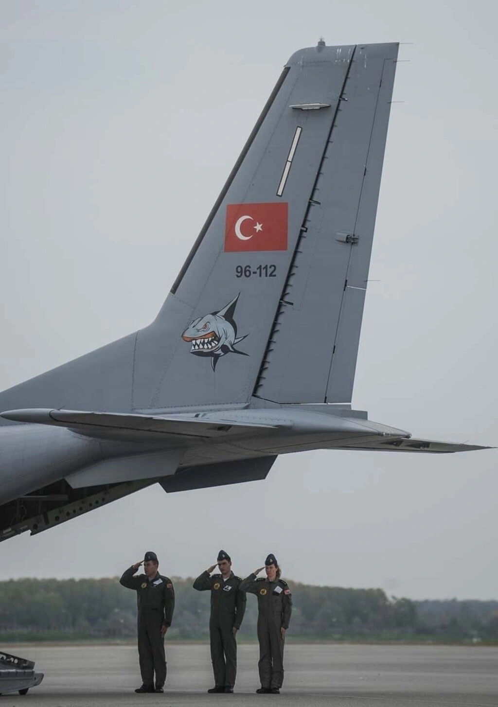 Diyarbakır'da uğradığı silahlı saldırı sonucu şehit olan Astsubay Üstçavuş Nejdet Aydoğdu'nun cenazesi, Samsun Çarşamba Havalimanına getirilerek buradan to - Resim 23