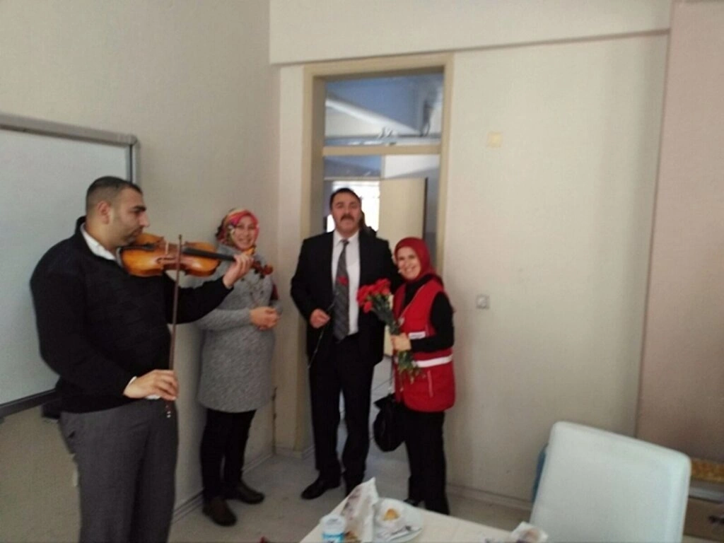 Türk Kızılayı Canik Şube Başkanlığı'ndan öğretmenler günü kutlaması - Resim 1