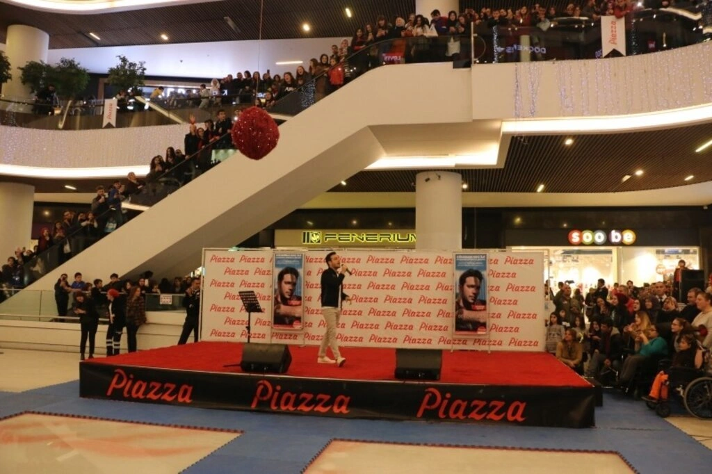 Piazza'da Oğuzhan Koç rüzgarı - Resim 3
