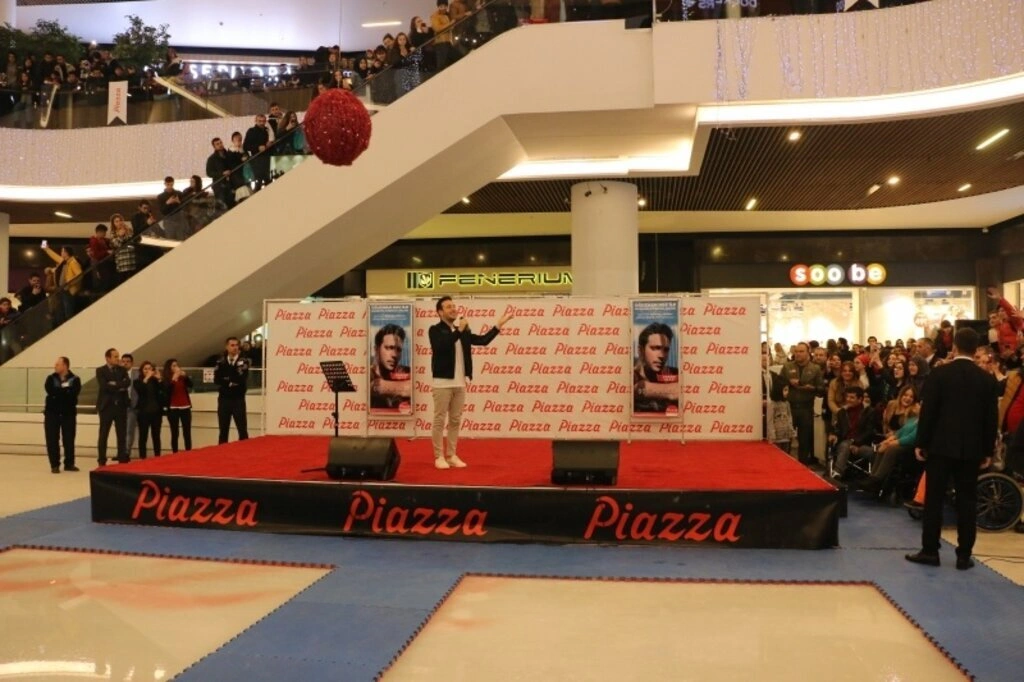 Piazza'da Oğuzhan Koç rüzgarı - Resim 4