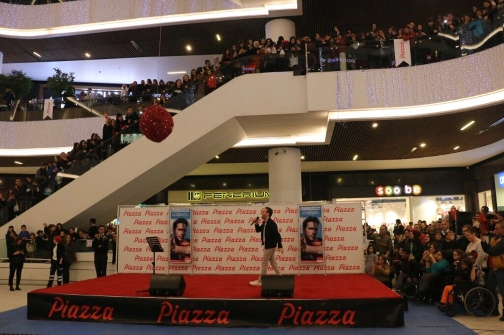 Piazza'da Oğuzhan Koç rüzgarı - Resim 5