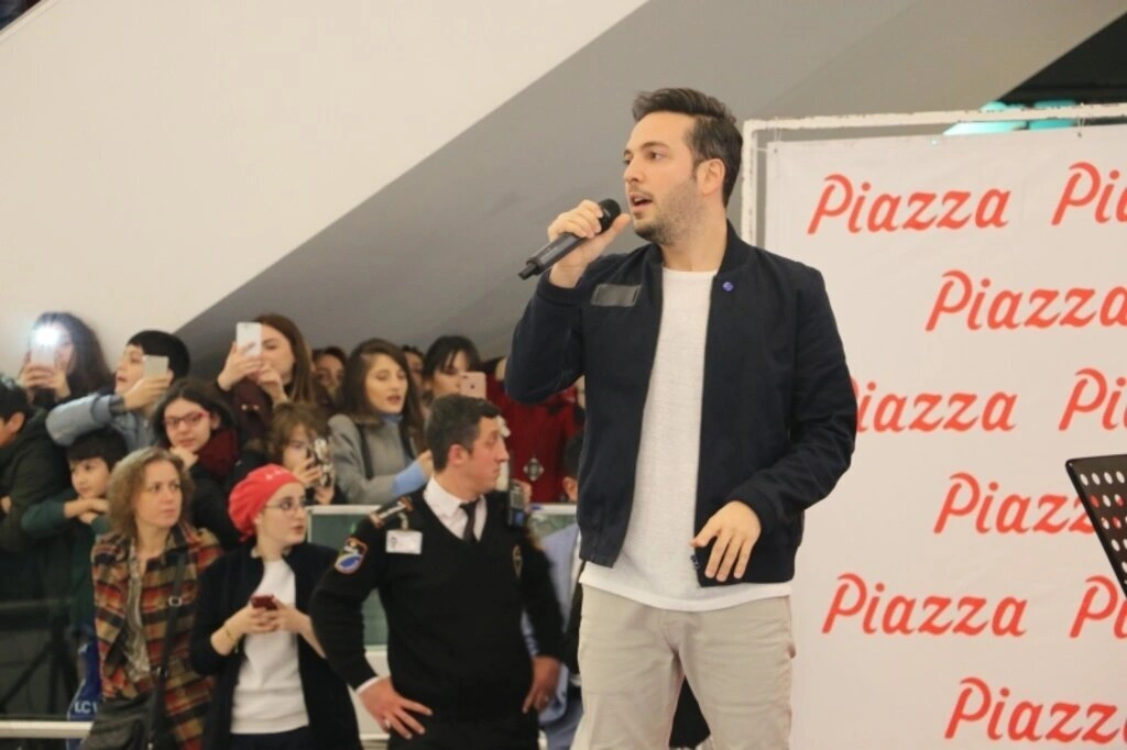 Piazza'da Oğuzhan Koç rüzgarı - Resim 6