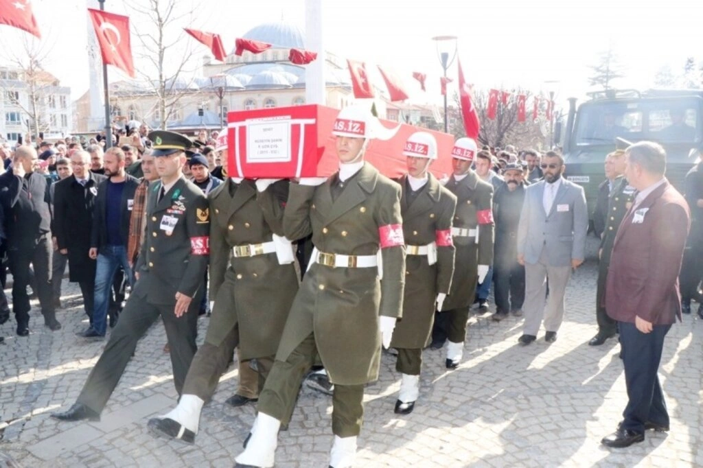 Kahraman Şehitlerimiz Şahin ve Akalın son yolculuklarına dualarla uğurlandı - Resim 1