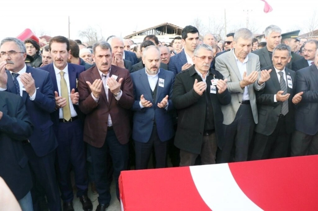Kahraman Şehitlerimiz Şahin ve Akalın son yolculuklarına dualarla uğurlandı - Resim 2