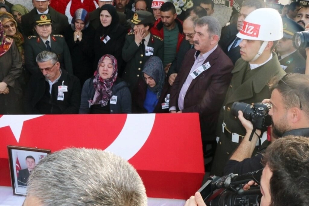 Kahraman Şehitlerimiz Şahin ve Akalın son yolculuklarına dualarla uğurlandı - Resim 4