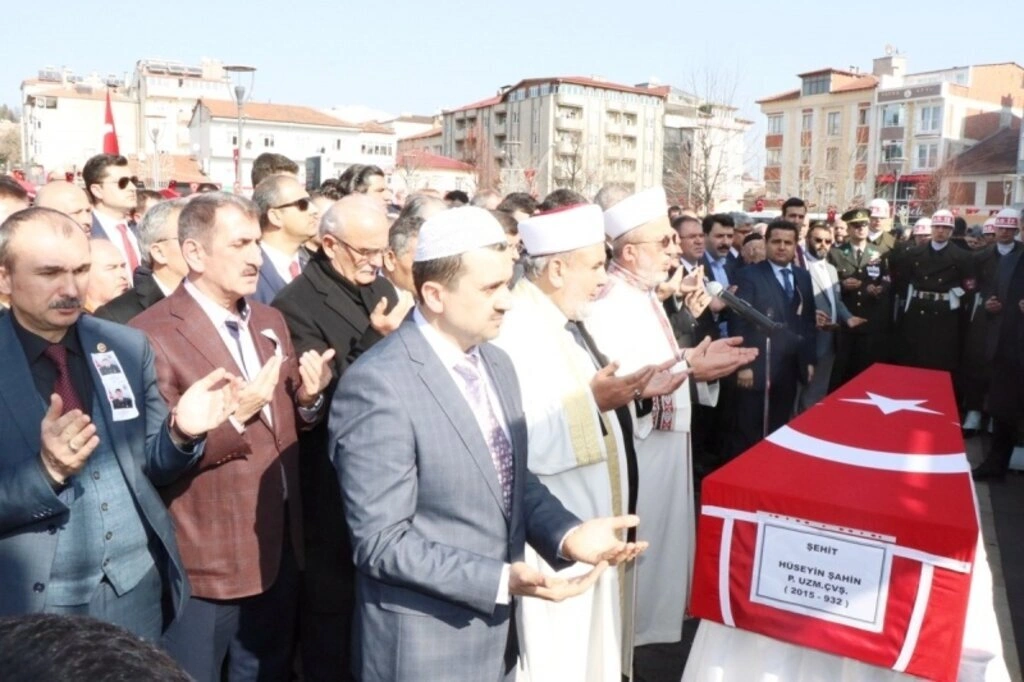 Kahraman Şehitlerimiz Şahin ve Akalın son yolculuklarına dualarla uğurlandı - Resim 6