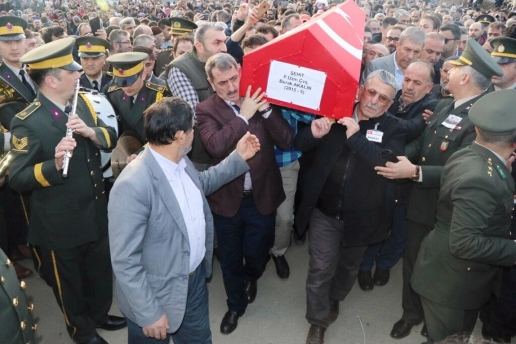 Kahraman Şehitlerimiz Şahin ve Akalın son yolculuklarına dualarla uğurlandı - Resim 8
