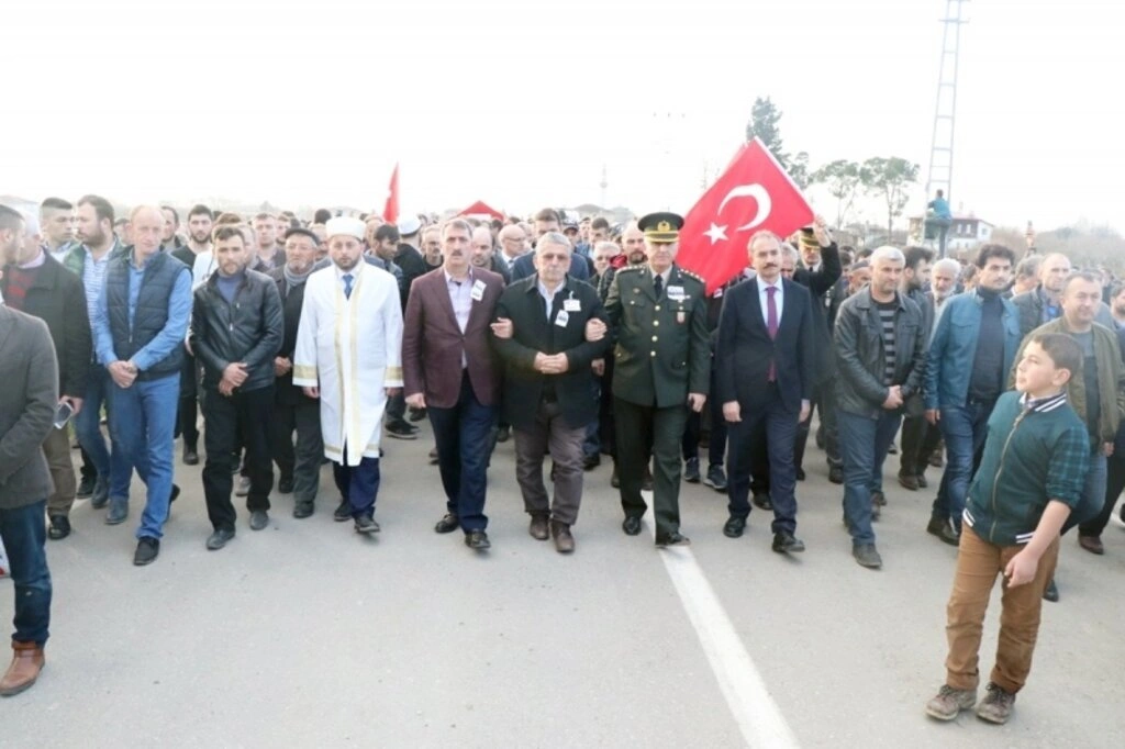 Kahraman Şehitlerimiz Şahin ve Akalın son yolculuklarına dualarla uğurlandı - Resim 11