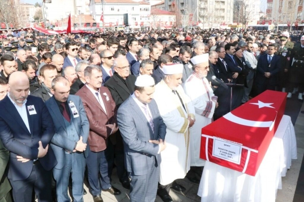 Kahraman Şehitlerimiz Şahin ve Akalın son yolculuklarına dualarla uğurlandı - Resim 14