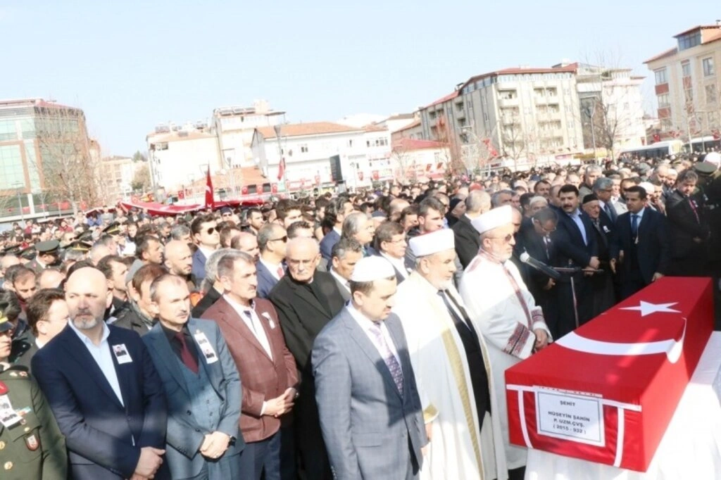 Kahraman Şehitlerimiz Şahin ve Akalın son yolculuklarına dualarla uğurlandı - Resim 15