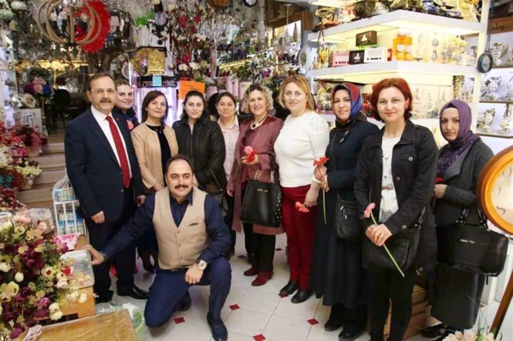 BAŞKAN ŞAHİN: KADINLAR GÜZEL BİR GELECEĞİN MİMARLARIDIR - Resim 5