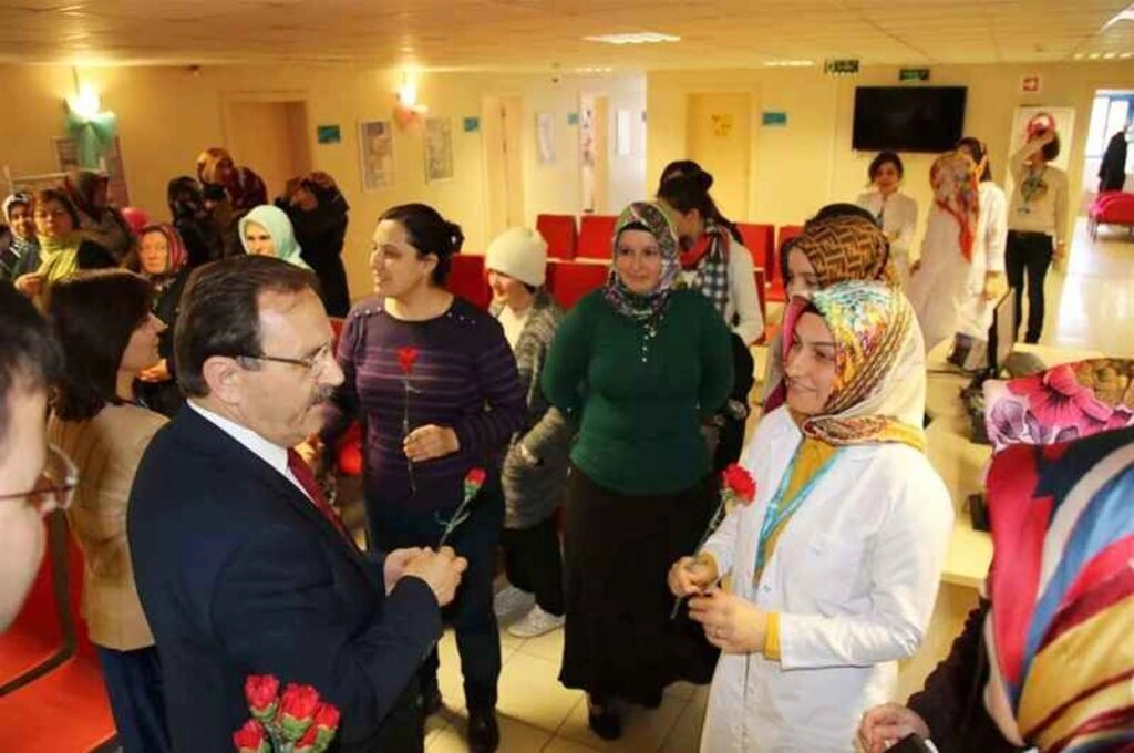 BAŞKAN ŞAHİN: KADINLAR GÜZEL BİR GELECEĞİN MİMARLARIDIR - Resim 7