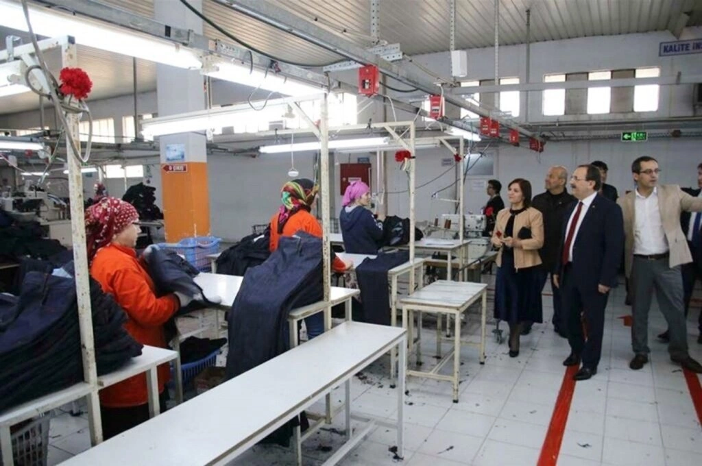 BAŞKAN ŞAHİN: KADINLAR GÜZEL BİR GELECEĞİN MİMARLARIDIR - Resim 10