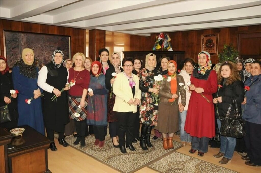 BAŞKAN ŞAHİN: KADINLAR GÜZEL BİR GELECEĞİN MİMARLARIDIR - Resim 11