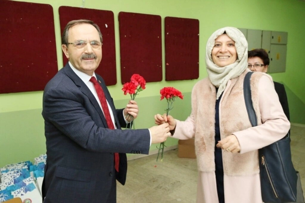 BAŞKAN ŞAHİN: KADINLAR GÜZEL BİR GELECEĞİN MİMARLARIDIR - Resim 13