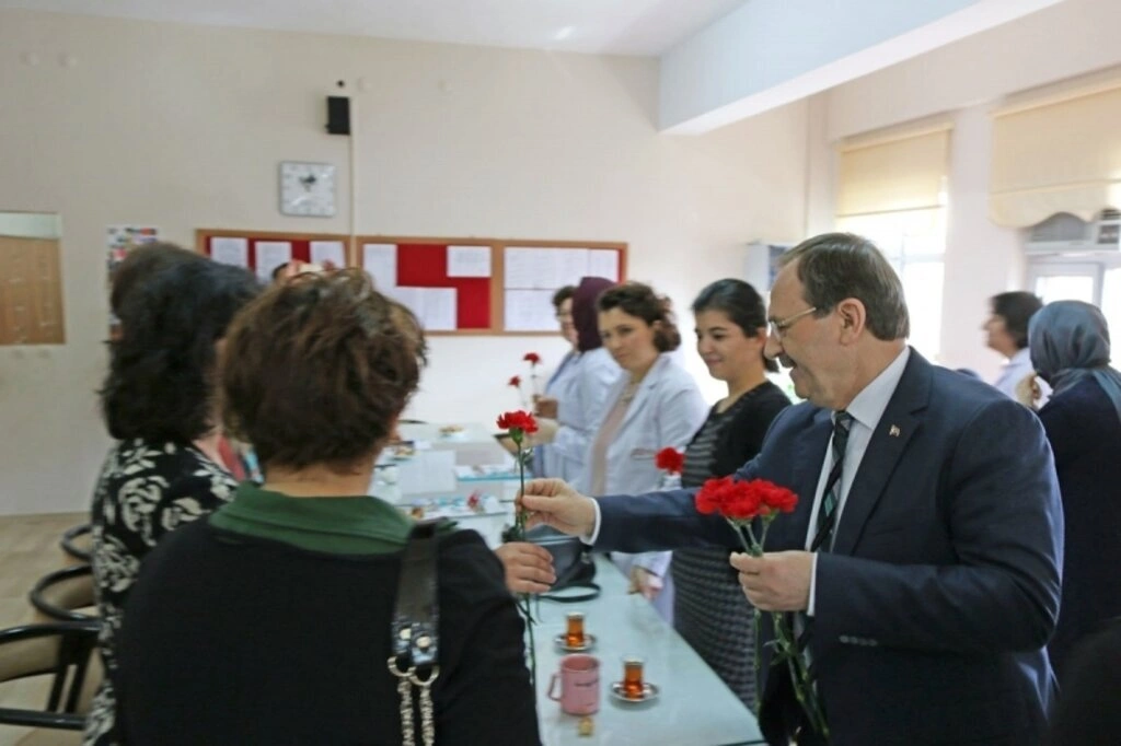 BAŞKAN ŞAHİN: KADINLAR GÜZEL BİR GELECEĞİN MİMARLARIDIR - Resim 14