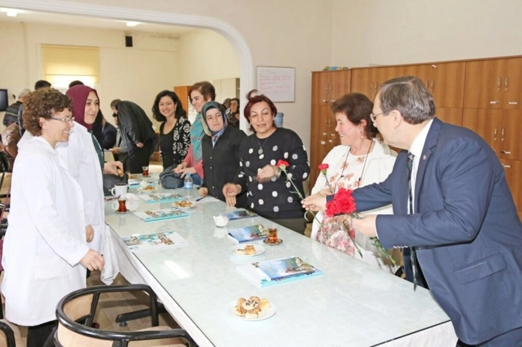 BAŞKAN ŞAHİN: KADINLAR GÜZEL BİR GELECEĞİN MİMARLARIDIR - Resim 16