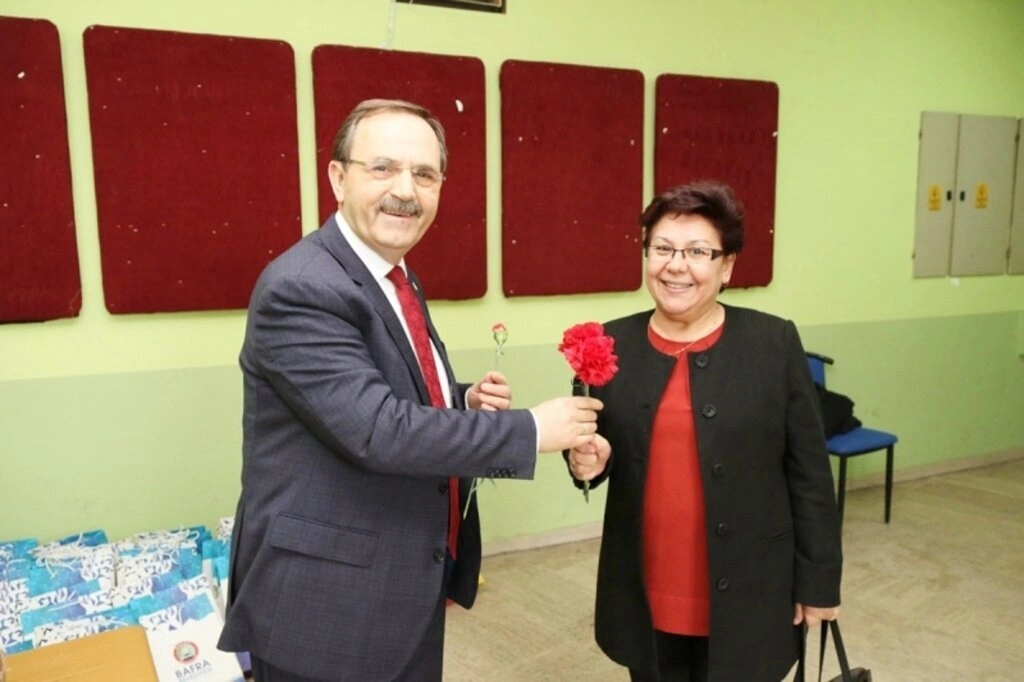 BAŞKAN ŞAHİN: KADINLAR GÜZEL BİR GELECEĞİN MİMARLARIDIR - Resim 17