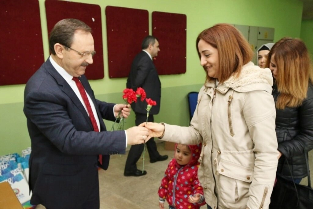 BAŞKAN ŞAHİN: KADINLAR GÜZEL BİR GELECEĞİN MİMARLARIDIR - Resim 18