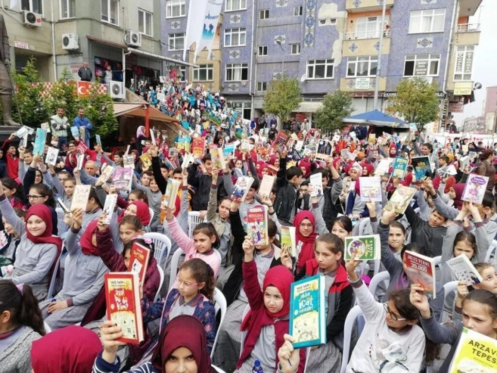 Tekkeköy'de 5 bin 555 öğrenci aynı anda kitap okudu - Resim 10