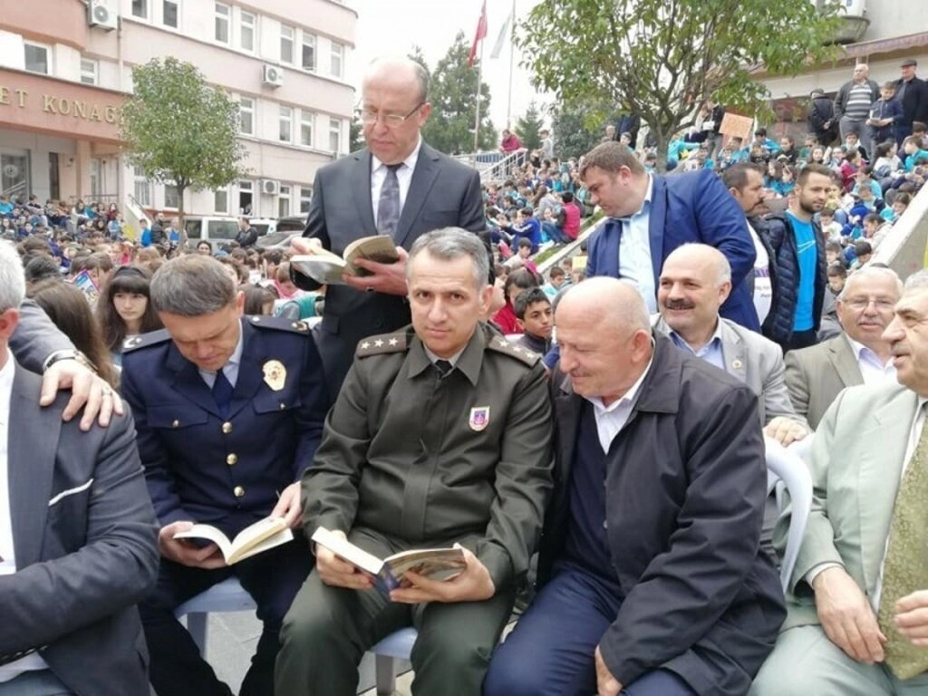 Tekkeköy'de 5 bin 555 öğrenci aynı anda kitap okudu - Resim 11