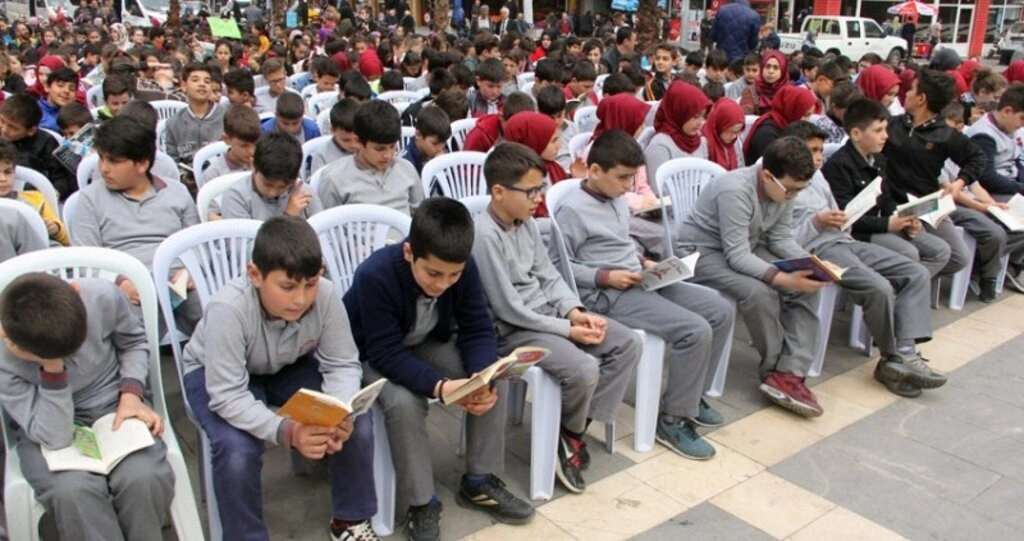 Tekkeköy'de 5 bin 555 öğrenci aynı anda kitap okudu - Resim 12