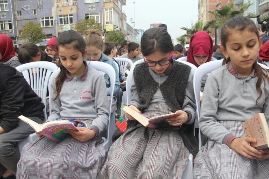 Tekkeköy'de 5 bin 555 öğrenci aynı anda kitap okudu - Resim 13