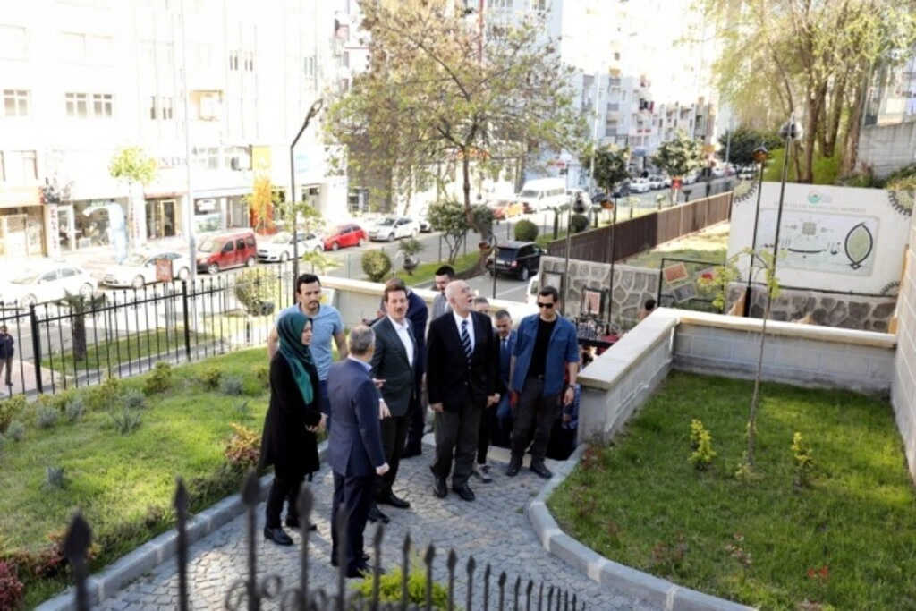 ÖMER TUĞRUL İNANÇER İLKADIMLILAR İLE BULUŞTU - Resim 16