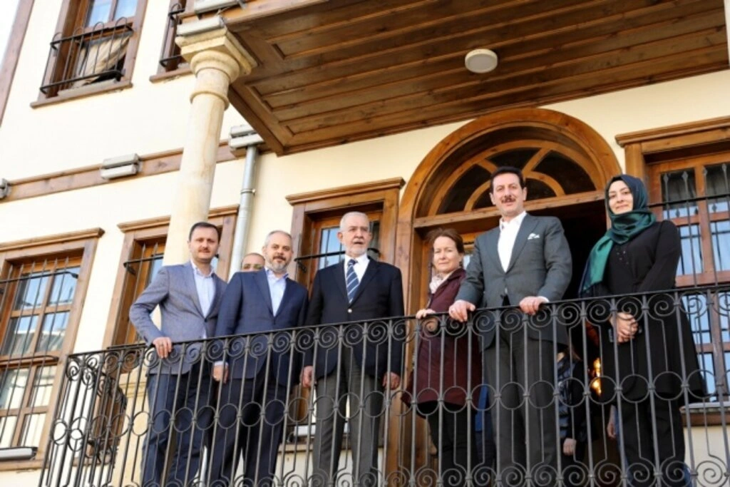 ÖMER TUĞRUL İNANÇER İLKADIMLILAR İLE BULUŞTU - Resim 17