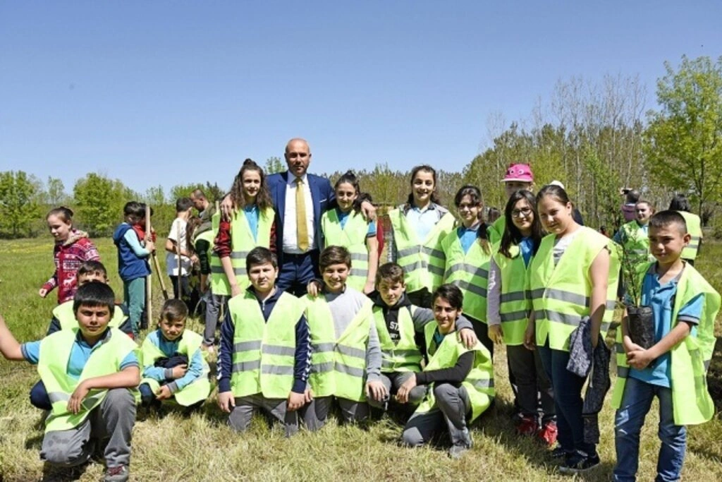 Tekkeköy'e bahar geldi, fidanlar toprakla buluştu - Resim 3