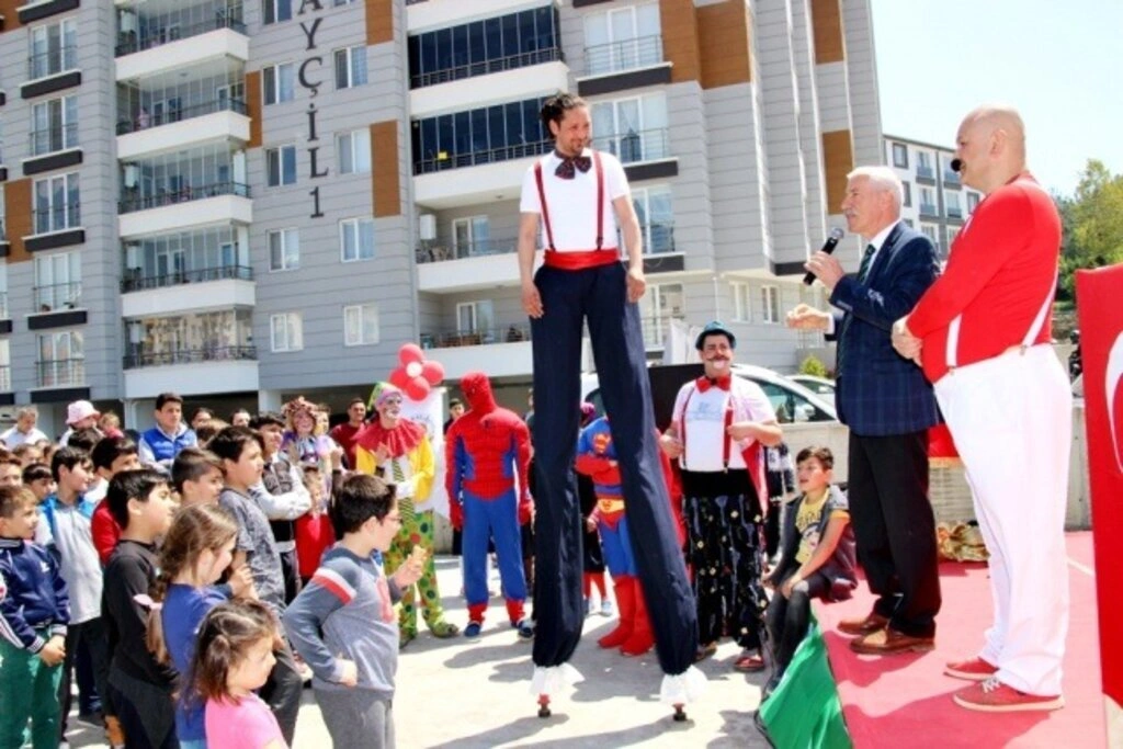 ALAÇAM BELEDİYESİ'NDEN 23 NİSAN ETKİNLİKLERİ - Resim 1