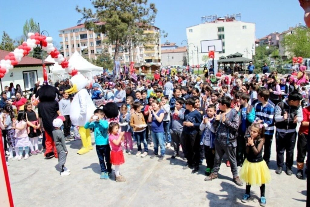 ALAÇAM BELEDİYESİ'NDEN 23 NİSAN ETKİNLİKLERİ - Resim 2