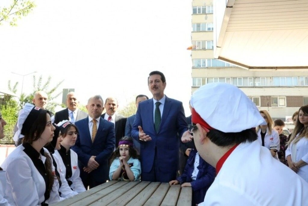 BAŞKAN TOK: GENÇLERE İSTİHDAM SAĞLAMAYA DEVAM EDECEĞİZ - Resim 3