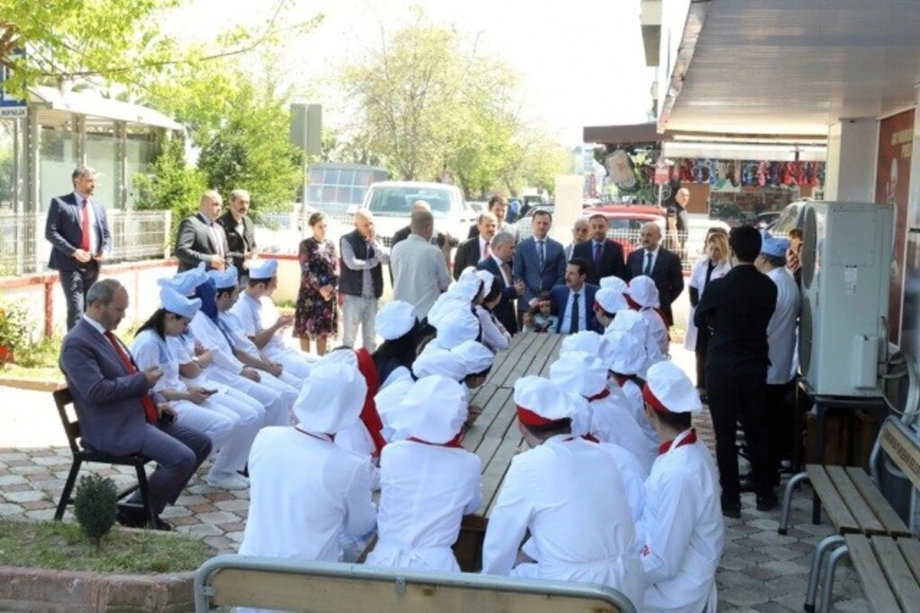 BAŞKAN TOK: GENÇLERE İSTİHDAM SAĞLAMAYA DEVAM EDECEĞİZ - Resim 5