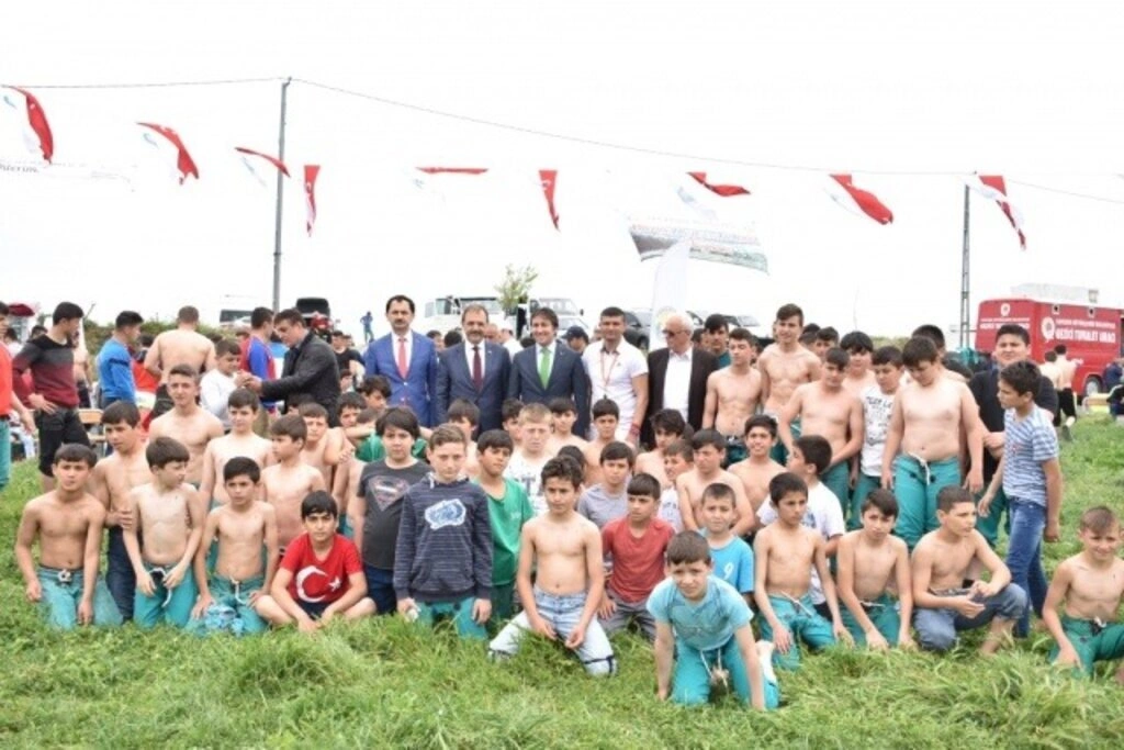 Yakakent'te Geleneksel 4. Hıdırellez Şenlikleri ve Karakucak Güreşleri - Resim 1