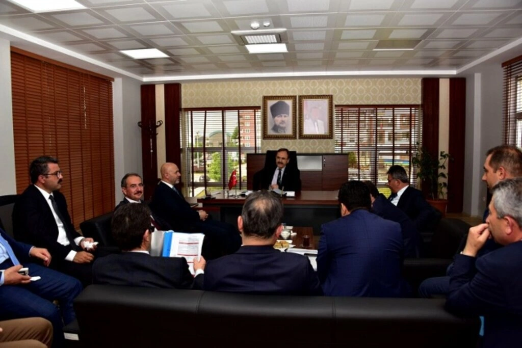 Başkan Zihni Şahin ilçeleri dolaşıyor - Resim 7