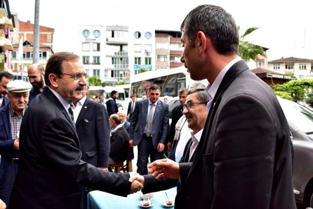 Başkan Zihni Şahin ilçeleri dolaşıyor - Resim 12