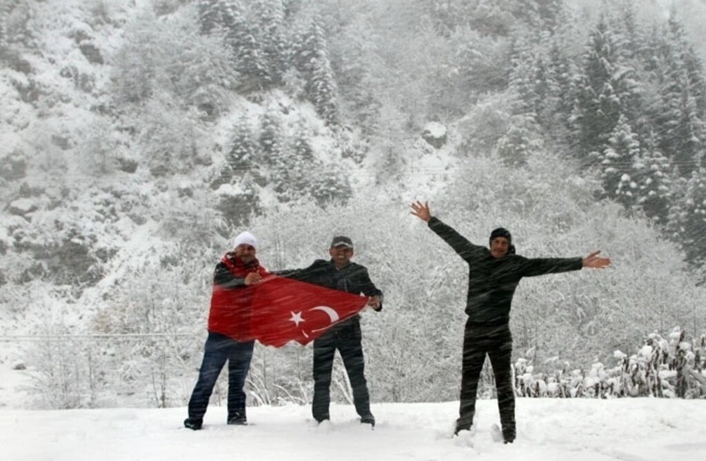 Karadeniz'den kar manzaraları , Zigana yine geçit veriyor... - Resim 34