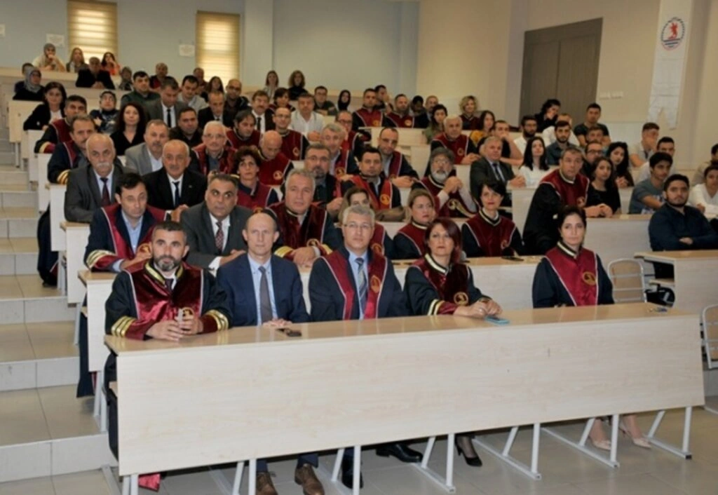 OMÜ Veteriner Fakültesi 1. sınıf öğrencileri beyaz önlük giydi - Resim 2