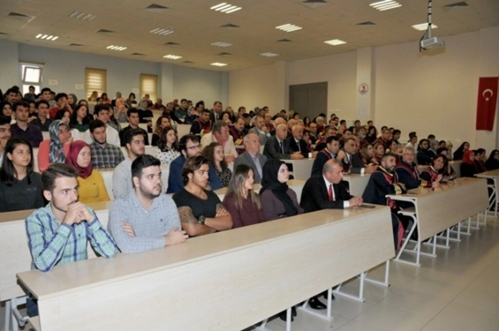 OMÜ Veteriner Fakültesi 1. sınıf öğrencileri beyaz önlük giydi - Resim 8