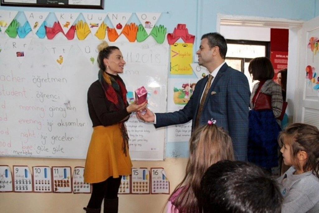 İlkadım'da Köy Öğretmenlerine 24 Kasım Jesti - Resim 1