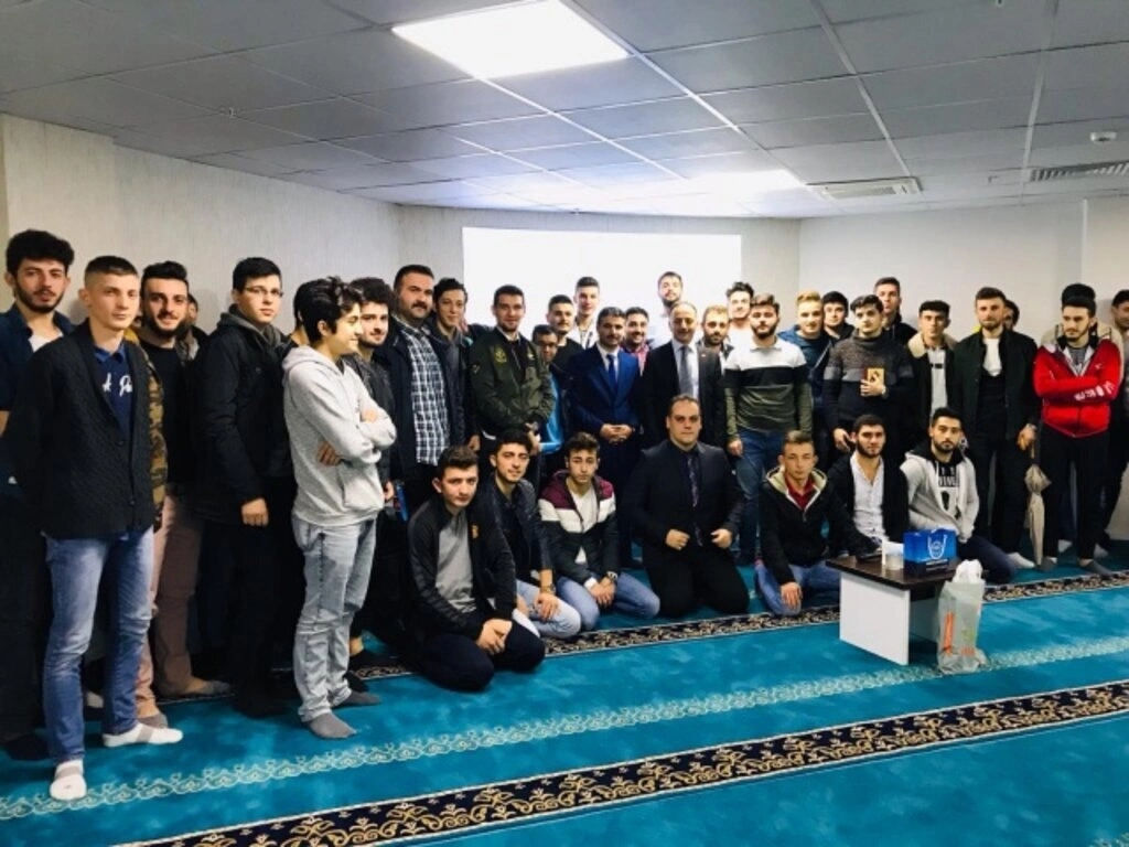 İlkadım'da gençlere Peygamber Efendimizin hayatı anlatıldı - Resim 3