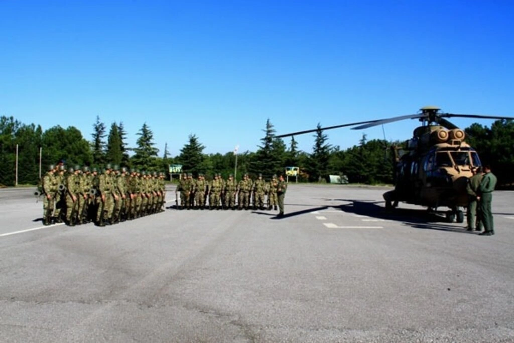 Sağlıkçı askerlere helikoptere hasta sevki dersi - Resim 5