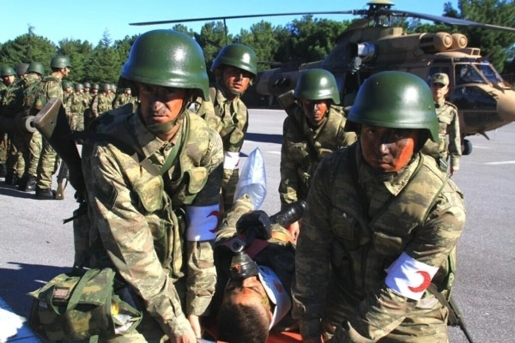 Sağlıkçı askerlere helikoptere hasta sevki dersi - Resim 10
