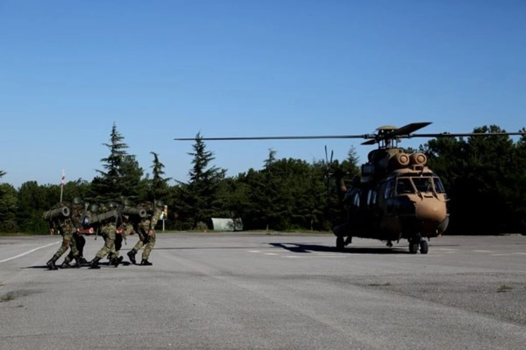 Sağlıkçı askerlere helikoptere hasta sevki dersi - Resim 19