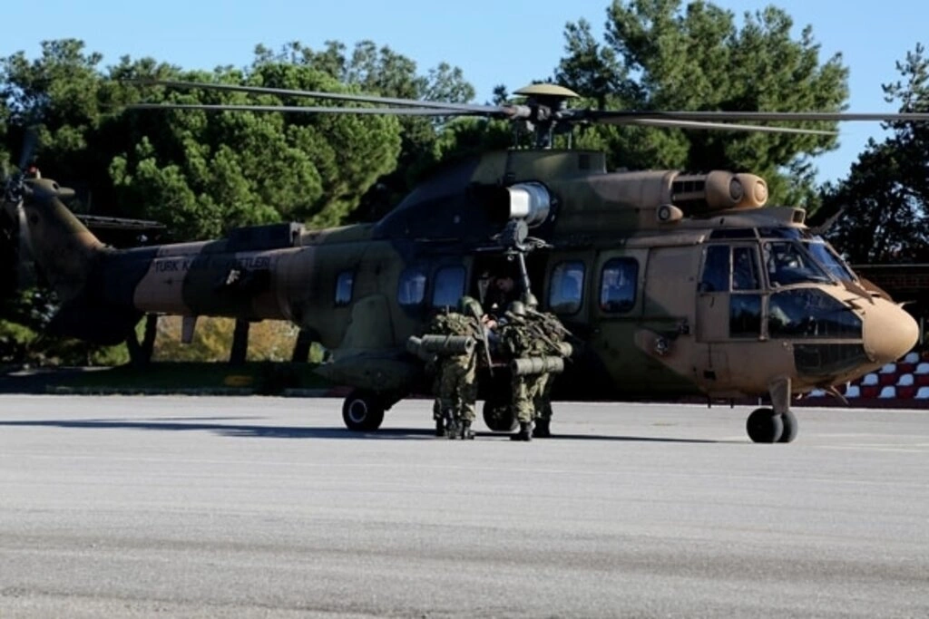 Sağlıkçı askerlere helikoptere hasta sevki dersi - Resim 22