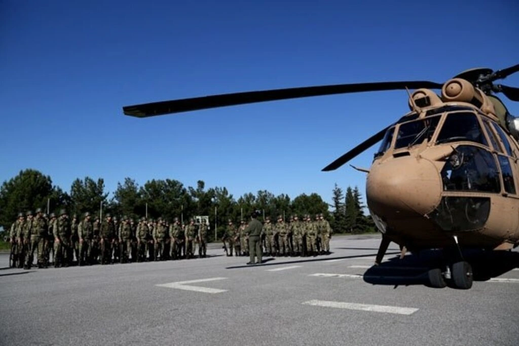 Sağlıkçı askerlere helikoptere hasta sevki dersi - Resim 23