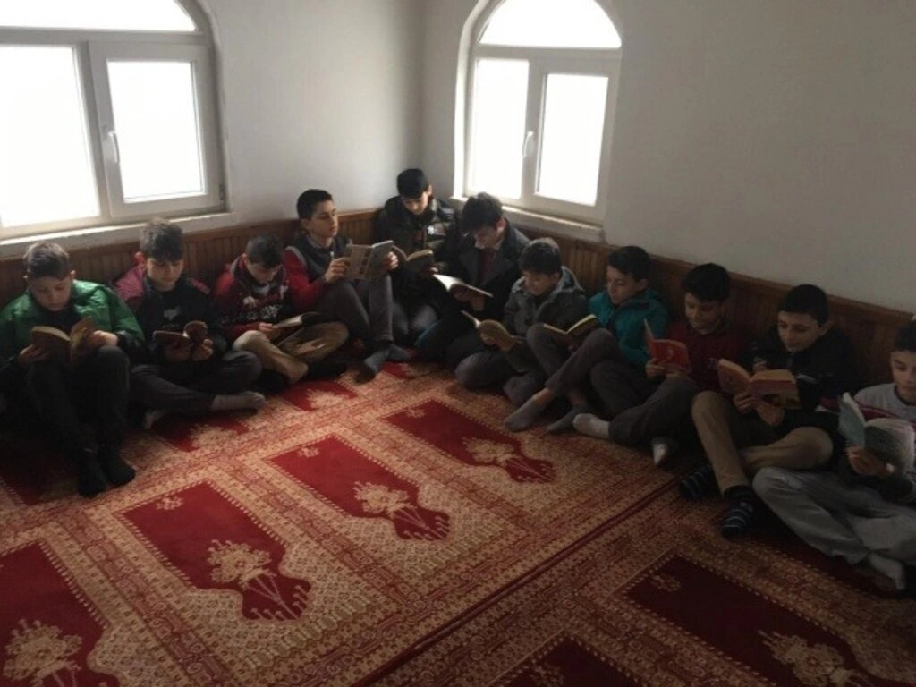 CANİK OKUYOR! - Resim 14