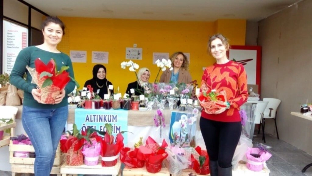 'Umudun Olduğu Yerde Mucizeler Çiçek Açar' sergisi açıldı - Resim 6